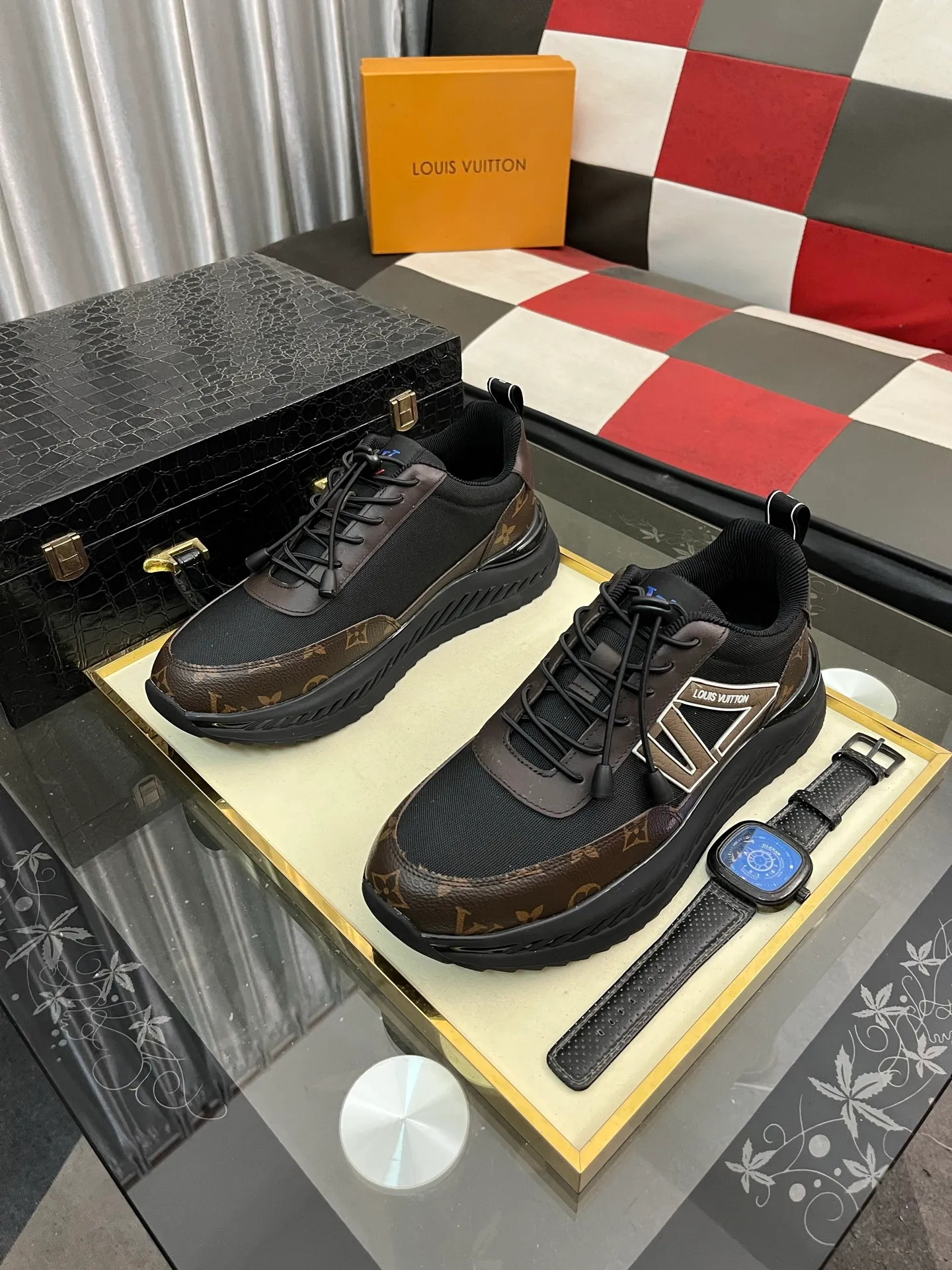 Men's shoes 💰458⌚️⌚️【LOUlS VUlTTON】Louis Vuitton ~ unique and casual style. LV counter purchasing 🏃casual shoes😍😍 are on sale at the men's counter at the same time. Italian imported brands select top-layer Italian cowhide. 🐑Sheepskin lining (refuses to discolor and grind feet) Sole: Original sole specially provided by the original factory 🎬Better in kind Code number: 38-444⃣️Color selection